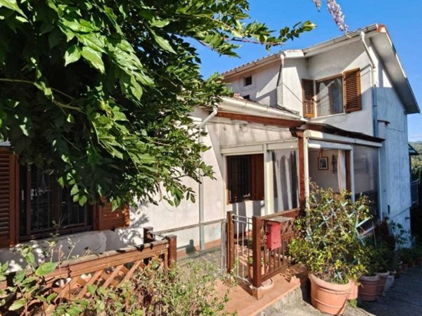 casa indipendente in vendita a Fivizzano in zona Moncigoli