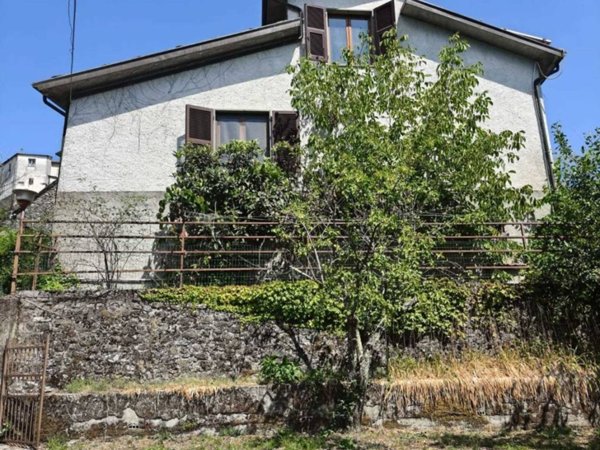 casa indipendente in vendita a Fivizzano in zona Gassano