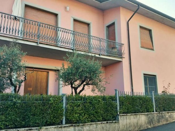 casa indipendente in vendita a Fivizzano in zona Ceserano