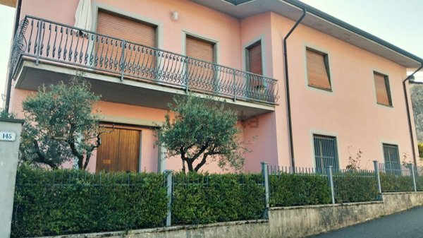 casa indipendente in vendita a Fivizzano in zona Ceserano