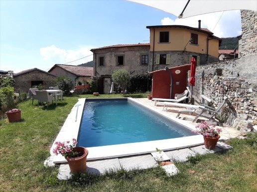 casa indipendente in vendita a Fivizzano