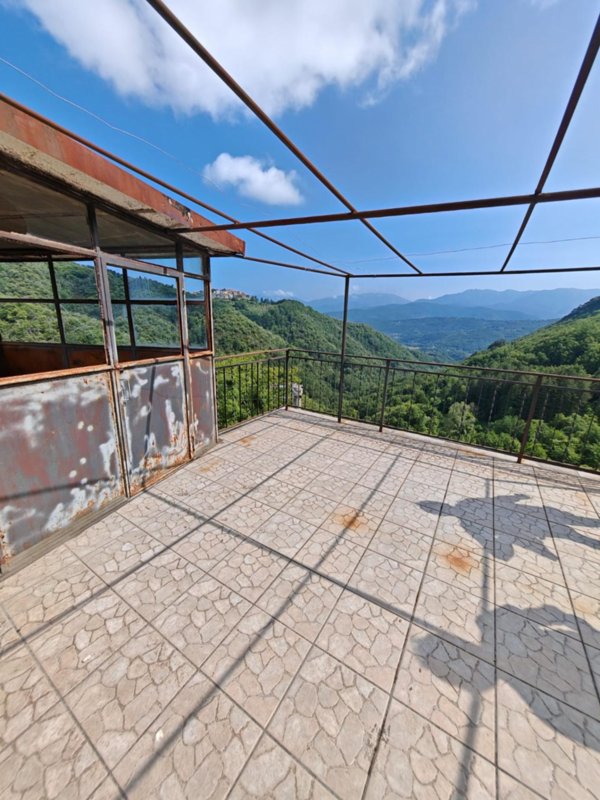 casa indipendente in vendita a Fivizzano in zona Tenerano