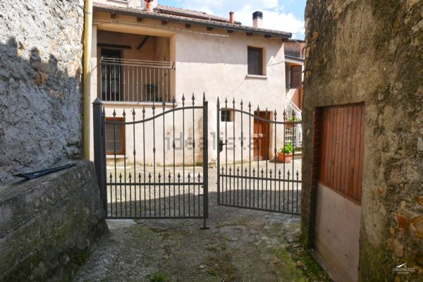 casa indipendente in vendita a Fivizzano