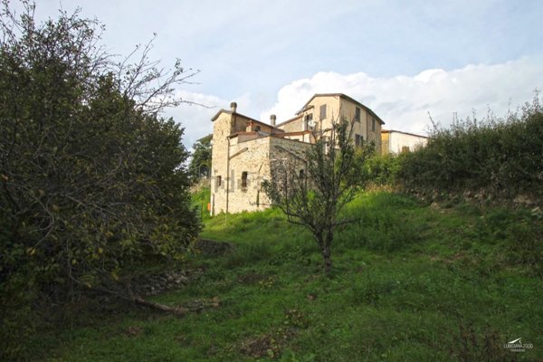 casa indipendente in vendita a Fivizzano