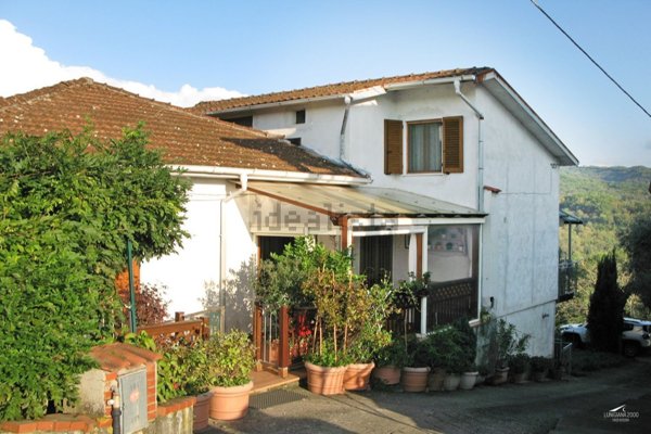 casa indipendente in vendita a Fivizzano