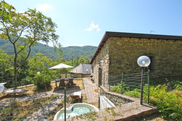 casa semindipendente in vendita a Fivizzano