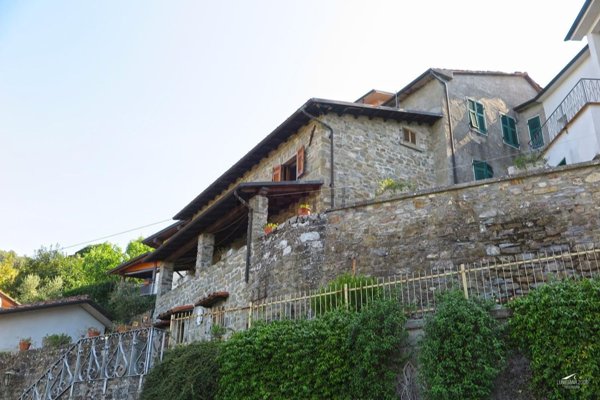 casa indipendente in vendita a Fivizzano