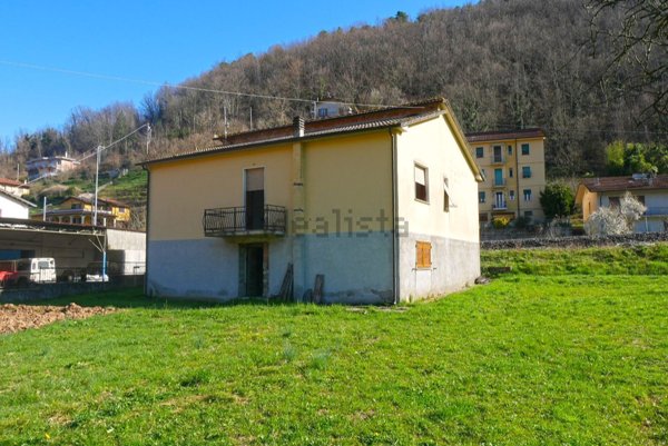 casa indipendente in vendita a Fivizzano