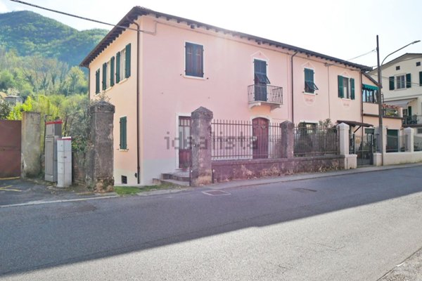 casa indipendente in vendita a Fivizzano