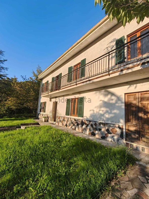 casa indipendente in vendita a Fivizzano in zona Aiola