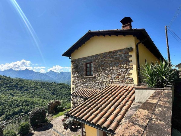 casa indipendente in vendita a Fivizzano in zona Magliano