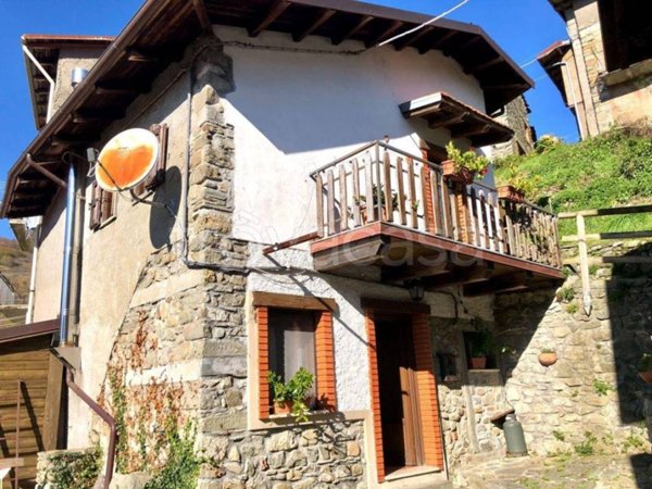 casa indipendente in vendita a Fivizzano in zona Sassalbo