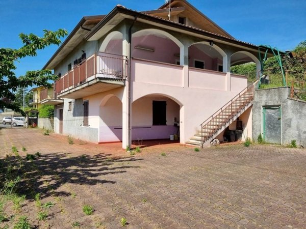 casa indipendente in vendita a Fivizzano