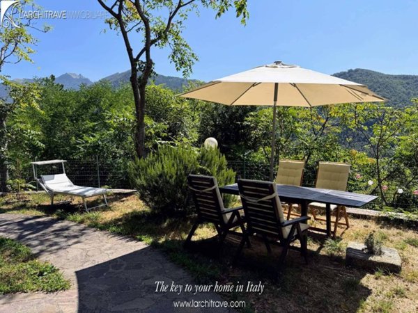casa indipendente in vendita a Fivizzano in zona Cotto