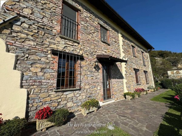 casa indipendente in vendita a Fivizzano in zona San Terenzo