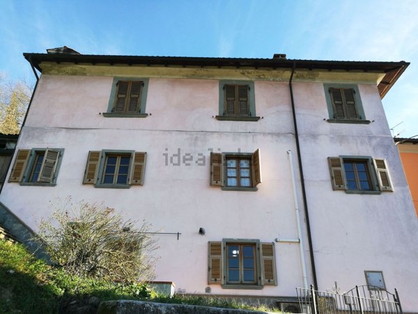 appartamento in vendita a Fivizzano in zona Collecchia