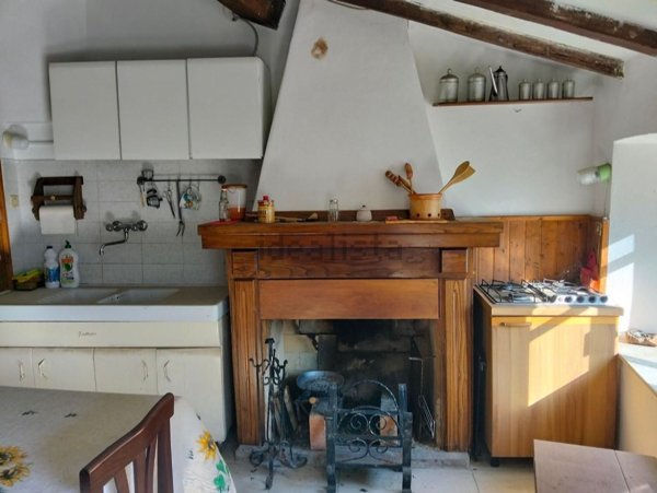 casa semindipendente in vendita a Fivizzano in zona Monzone Ponte