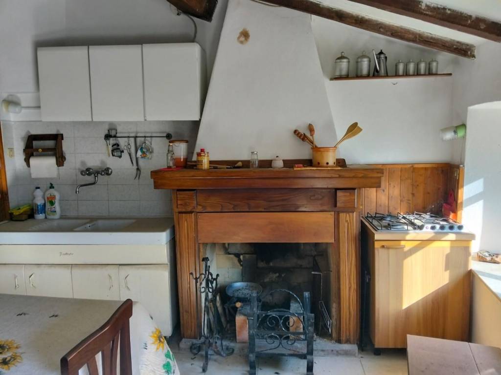 casa semindipendente in vendita a Fivizzano in zona Monzone Ponte