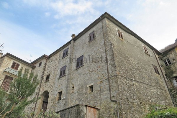 casa indipendente in vendita a Fivizzano in zona Aiola