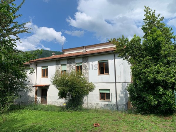 casa indipendente in vendita a Fivizzano