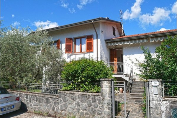 casa indipendente in vendita a Fivizzano