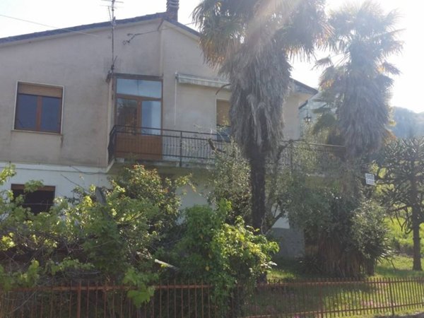 casa indipendente in vendita a Fivizzano