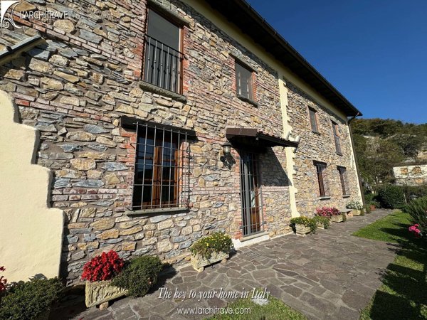 casa indipendente in vendita a Fivizzano