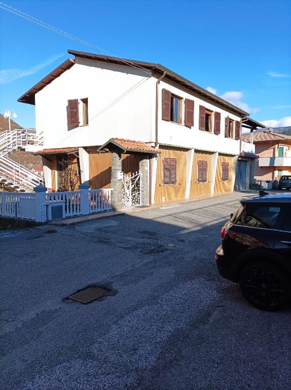 casa indipendente in vendita a Fivizzano