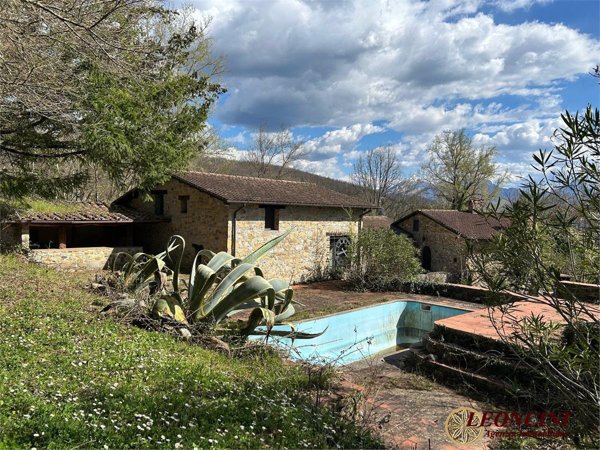 casa indipendente in vendita a Fivizzano in zona Agnino