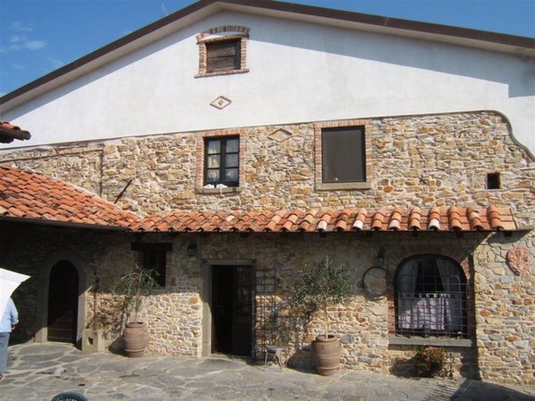 casa indipendente in vendita a Fivizzano in zona Verrucola