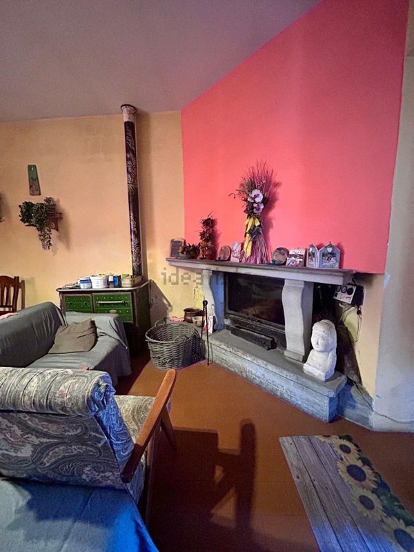 casa indipendente in vendita a Fivizzano in zona Magliano