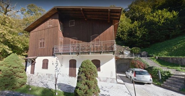casa indipendente in vendita a Fivizzano in zona Sassalbo