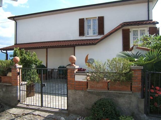 casa indipendente in vendita a Fivizzano