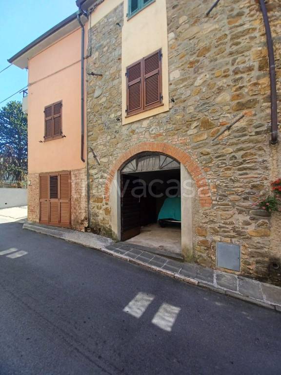 casa indipendente in vendita a Fivizzano