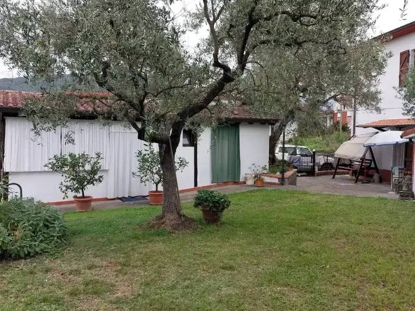 casa indipendente in vendita a Fivizzano in zona Moncigoli