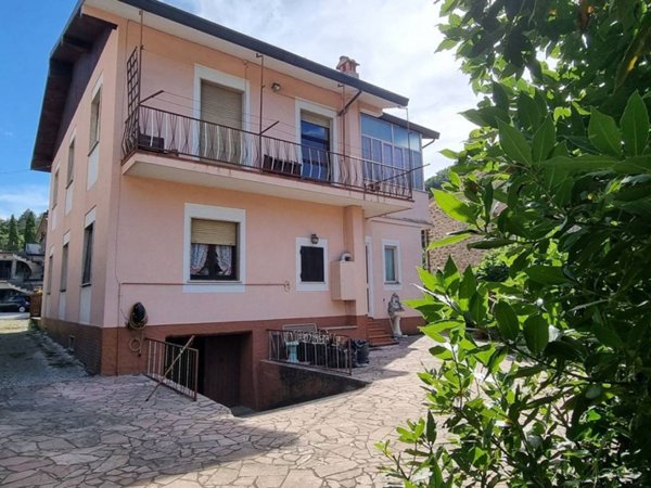 casa indipendente in vendita a Fivizzano