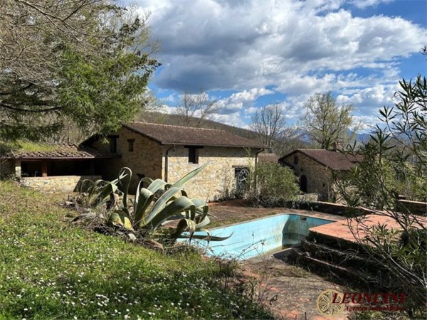 casa indipendente in vendita a Fivizzano in zona Cotto