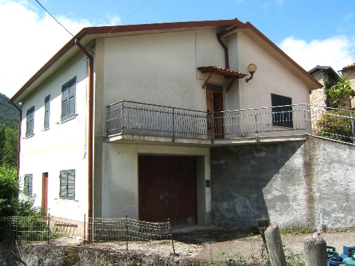 casa indipendente in vendita a Fivizzano