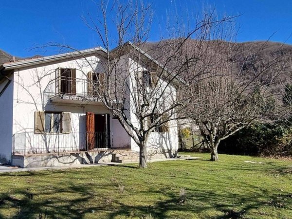 casa indipendente in vendita a Fivizzano