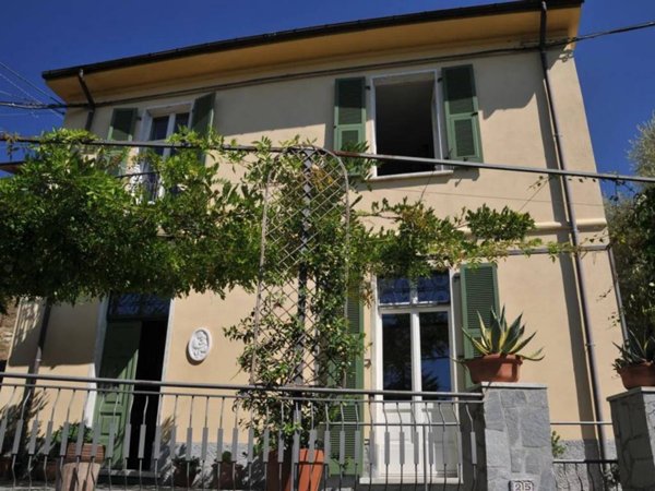 casa indipendente in vendita a Fivizzano