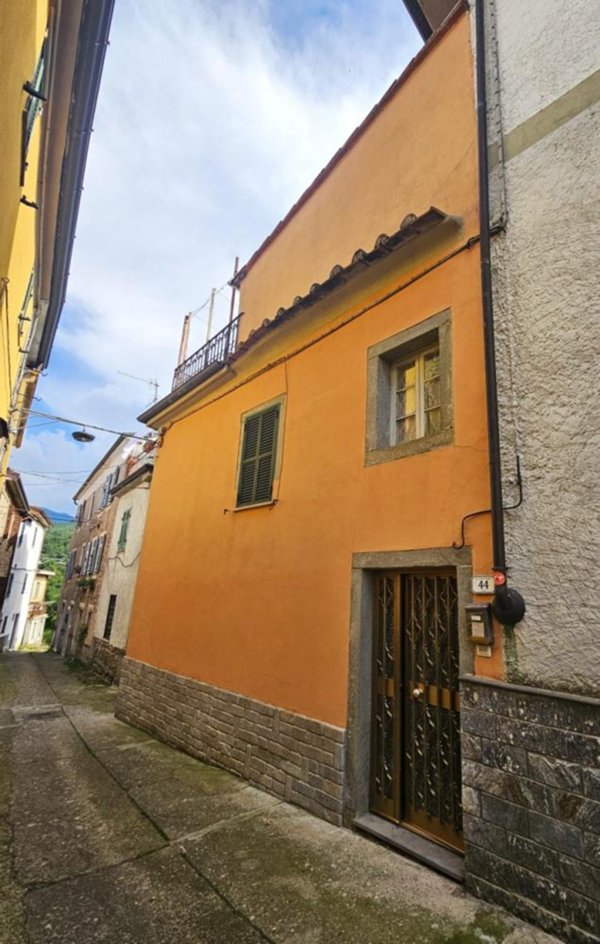 casa indipendente in vendita a Fivizzano in zona San Terenzo