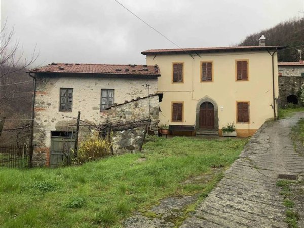 casa indipendente in vendita a Fivizzano in zona Pò