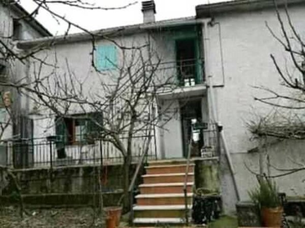 casa indipendente in vendita a Fivizzano in zona Ceserano