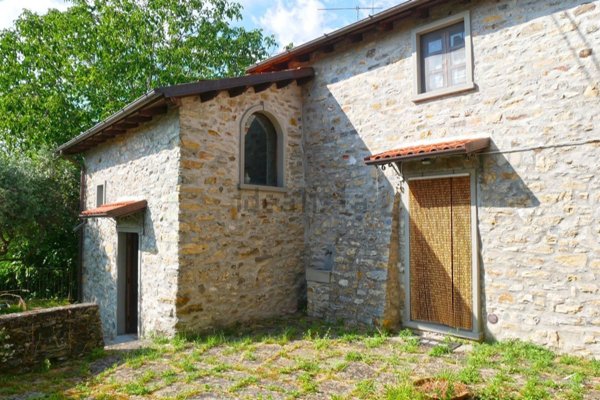 casa indipendente in vendita a Fivizzano