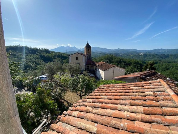 casa indipendente in vendita a Fivizzano in zona Collecchia