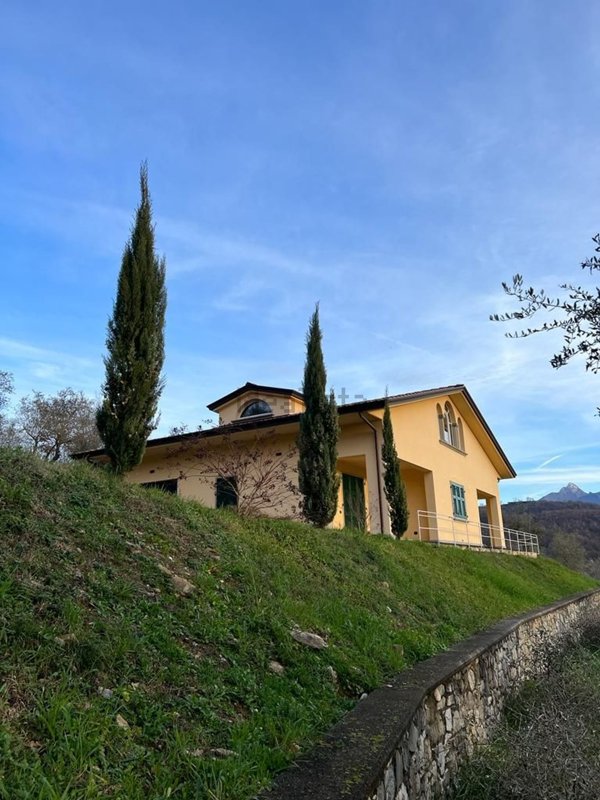 casa indipendente in vendita a Fivizzano