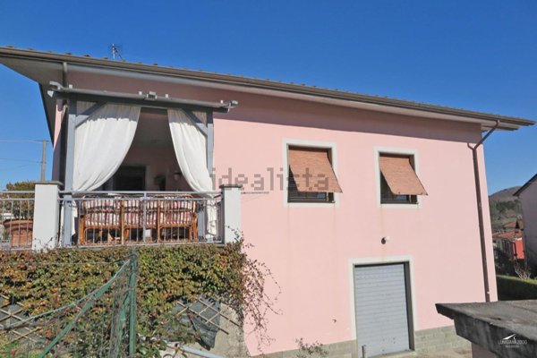 casa indipendente in vendita a Fivizzano