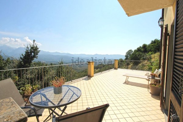 casa indipendente in vendita a Fivizzano