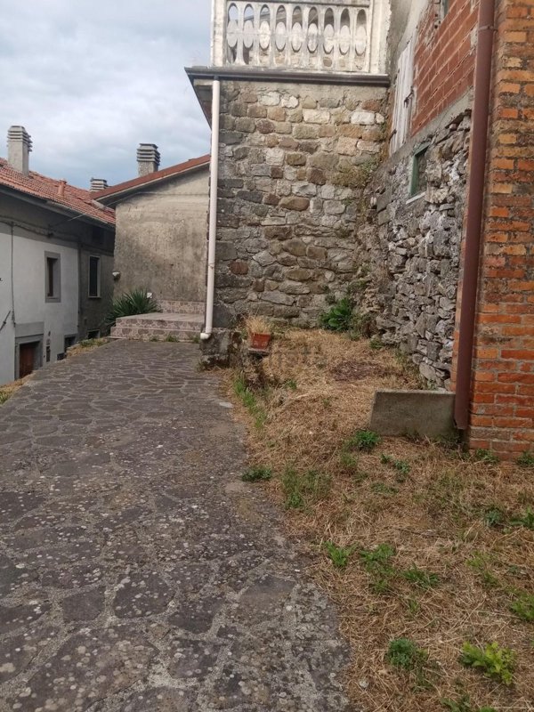 casa indipendente in vendita a Fivizzano