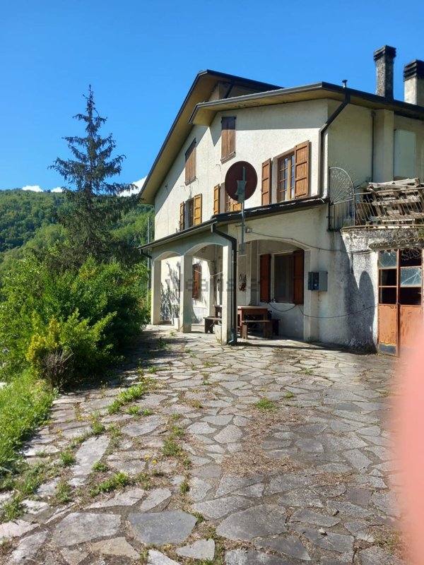 casa indipendente in vendita a Fivizzano